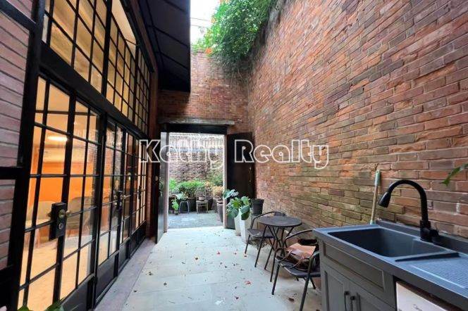 Nice Yard 2+1BR APT Fuxing(w) Rd Changshu Rd 11k