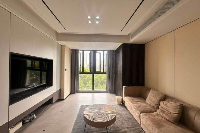 Decent 2br/2bt beside Central Park