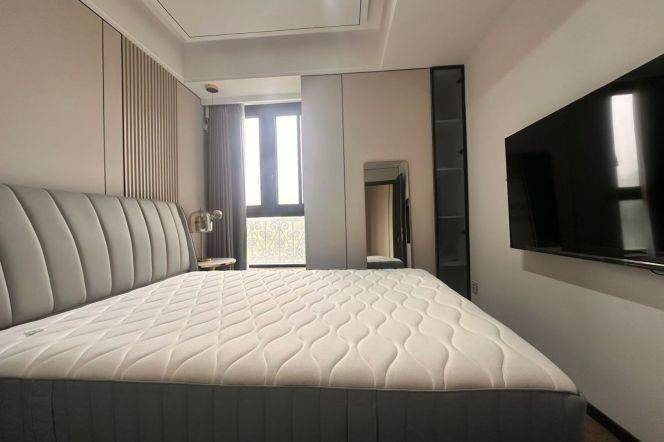 Decent 2br/2bt beside Central Park