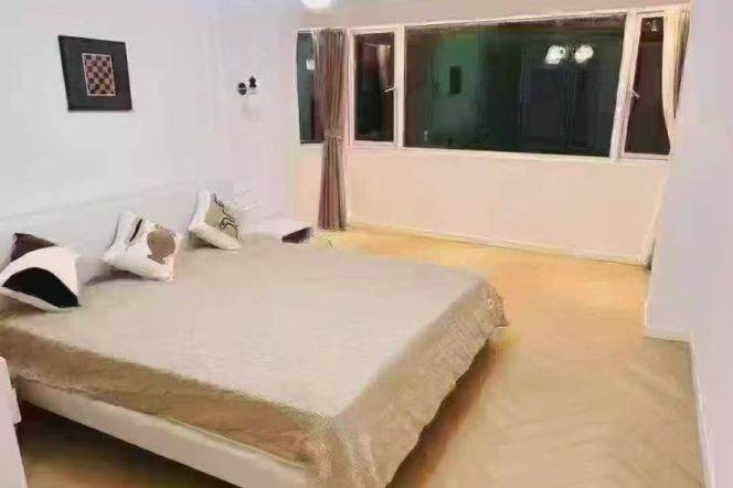 Jing'an 175 sqm 3 br chic Apt &floor heating &oven only 16K