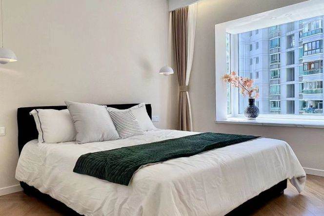 Fahuazhen/W. Yan’an rd floor heat 3brs/2lv/2ba apt; L3/4