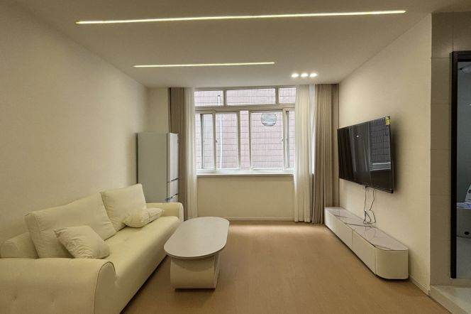 8.8K+ New&Spacious 1Bdr 1Bath Apt+Good View+W Nanjing Rd CBD+Large Storage+Modern