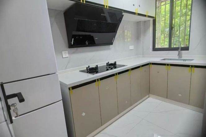 Cozy renovated 1br apt,close to Line 2