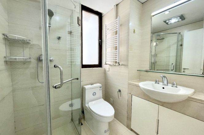 Laoximen 160 sqm 3 br High rise &floor heating &oven only 20K