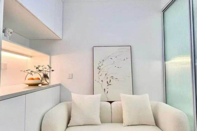 Bright 1br/1lr/balcony@jiangsu rd sta 6.2k