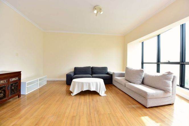 Valuable Jiangsu Rd/Huashan Rd 3BR+2BA with Balcony/Oven 16.8K 
