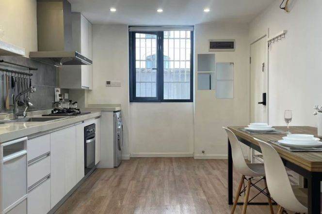 Bright&Spacious&Modern 2Brs 2Baths Apt+L2+11 Jiang Su Rd Metro+Good Layout+Large Terraces