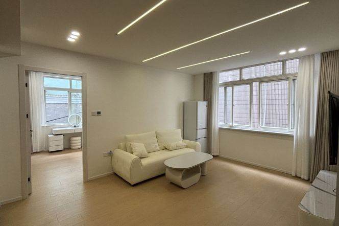 8.8K+ New&Spacious 1Bdr 1Bath Apt+Good View+W Nanjing Rd CBD+Large Storage+Modern