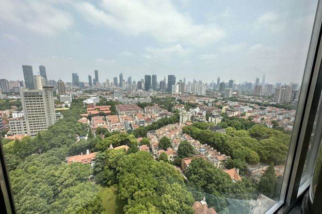 modern big duplex 4 bedrooms floor heating balcony in central Xuhui 