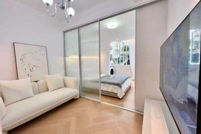Bright 1br/1lr/balcony@jiangsu rd sta 6.2k