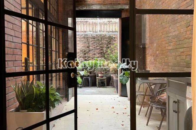 Nice Yard 2+1BR APT Fuxing(w) Rd Changshu Rd 11k
