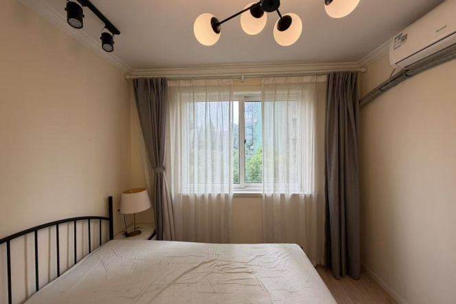 jing'an 110 sqm 2 br elevator Apt &wall heating &oven 12.5K