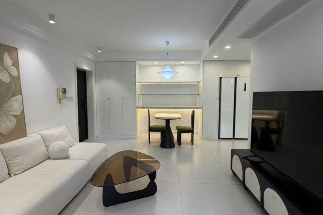  Spacious 1br with floor heating in Jing'an Line 7&14