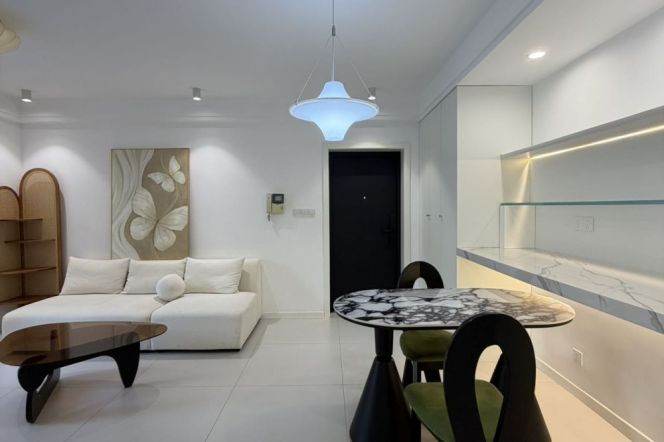  Spacious 1br with floor heating in Jing'an Line 7&14