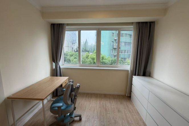 jing'an 110 sqm 2 br elevator Apt &wall heating &oven 12.5K