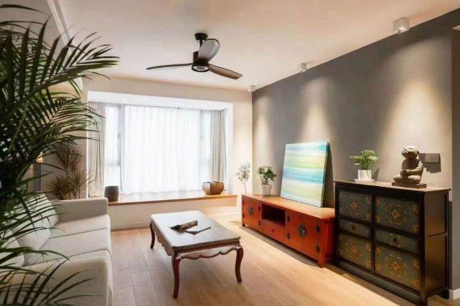  Modern & Bright 2-Bedroom Home with Complete Heating & High-end Kitchen 