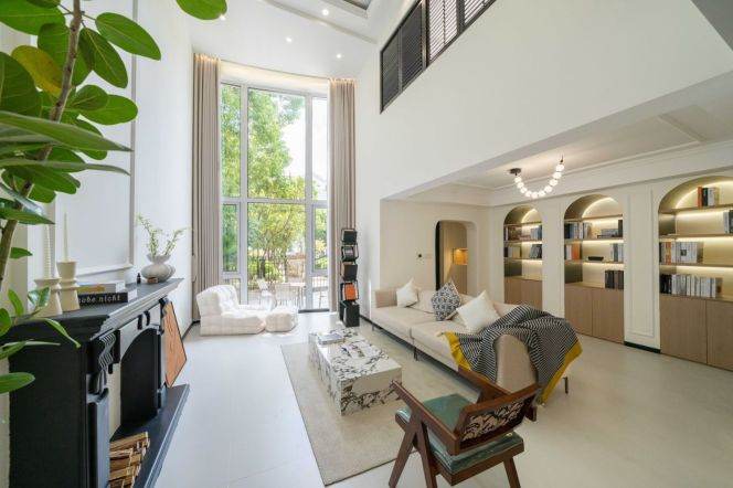 Spacious 4-Bedroom Townhouse with Private Entrance Garden, Gubei Jinhu Villa Area