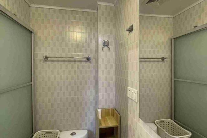 Clean Compound+Spacious&Bright 1Br 1Bath Apt+Line 1/7 Chang Shu Rd+5F Walk Up