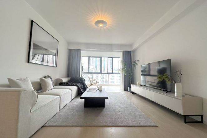    Modern Bright 3-Bedroom Home with Central Air & Underfloor Heating