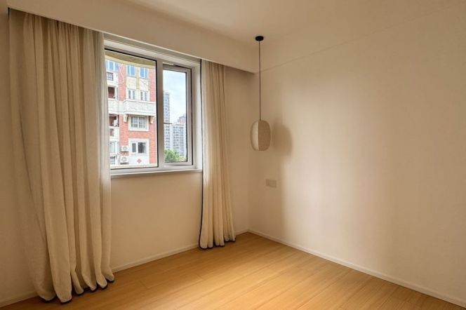 High End Compound/Big 2Br +big windows /Balcony/Caoyang rd metro L3/4/14