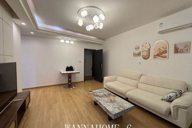 Only9.2K+Modern&Spacious&Elevator 2Brs 1Bath Apt+L3+4+7 Zhen Ping Rd+Great Compound+Two Balcony