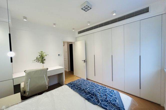 Loushanguan rd/spacious 1br 1lr/with parking/central AC/dryer,@L15/2