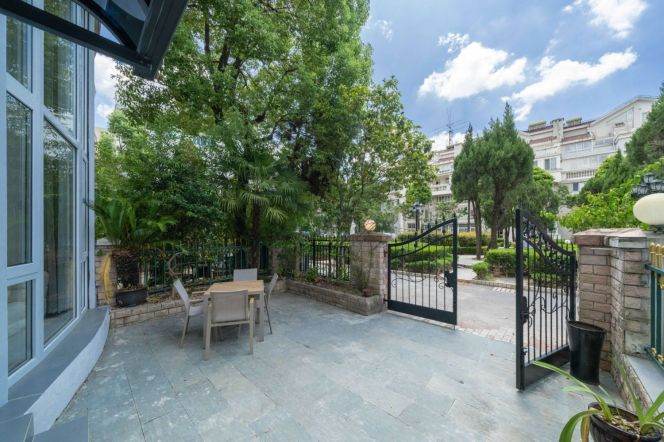 Spacious 4-Bedroom Townhouse with Private Entrance Garden, Gubei Jinhu Villa Area