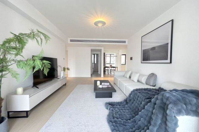    Modern Bright 3-Bedroom Home with Central Air & Underfloor Heating