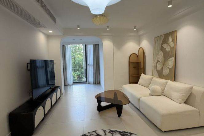  Spacious 1br with floor heating in Jing'an Line 7&14