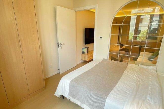 West Yan'an rd/modern 1br 1lr/with central AC/floor heating/oven,@L3/4