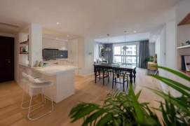  Luxury 2-Bedroom Apartment in Jing'an Temple with Central Air & Wall Heating  
