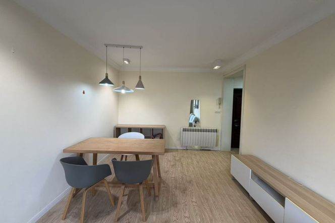 jing'an 110 sqm 2 br elevator Apt &wall heating &oven 12.5K