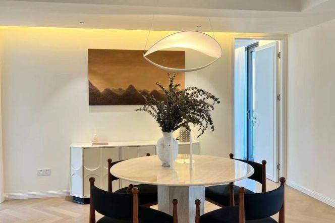  Quiet 3-Bedroom Apartment with 3 Balconies, Full Heating & Premium German Appliance