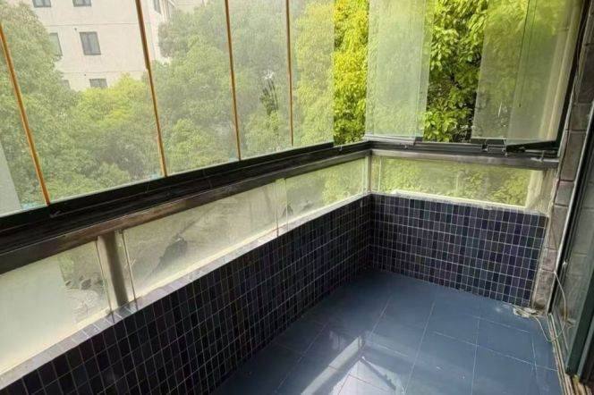 Spacious 2Brs/1Lr/1Bt apt nr Zhenping rd,M3/4/7
