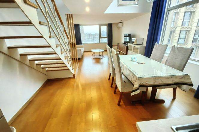 2br, 2btr, big window wall, good view, next to subway & malls, key, 11.5k