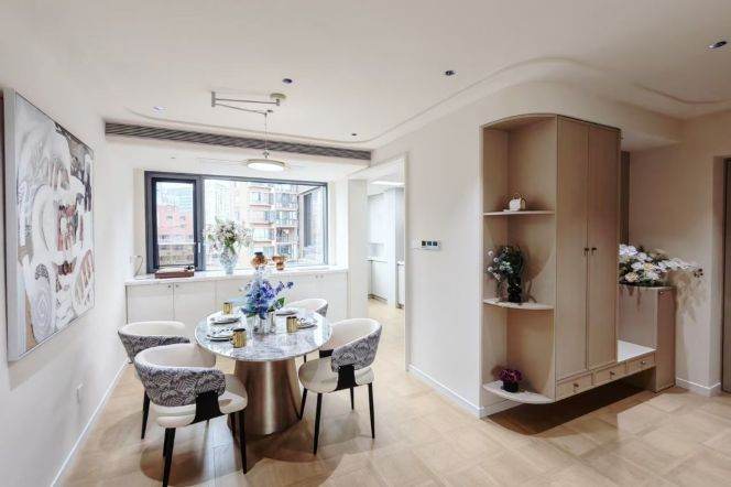 Well-Ventilated 2-Bedroom Apartment with Central Air & Underfloor Heating  