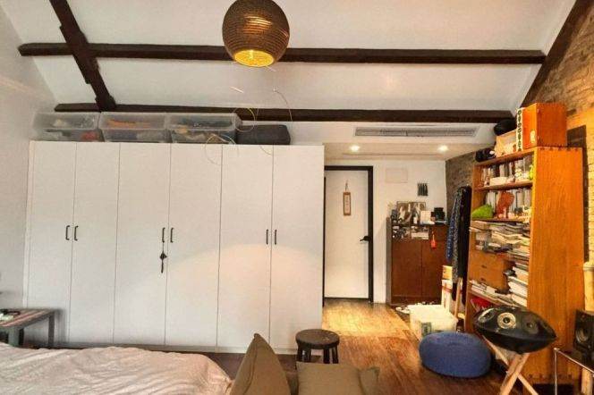 jiangsu rd L2/11 chic 1 br old house &High ceiling for 10K