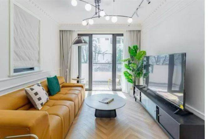 Cozy 2br with balcony @Line 2/11 Jiangsu Road St.