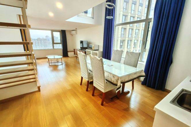 2br, 2btr, big window wall, good view, next to subway & malls, key, 11.5k
