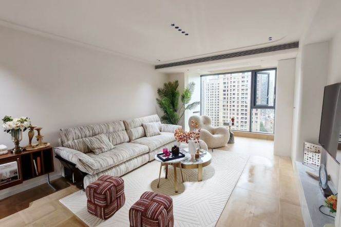 Well-Ventilated 2-Bedroom Apartment with Central Air & Underfloor Heating  