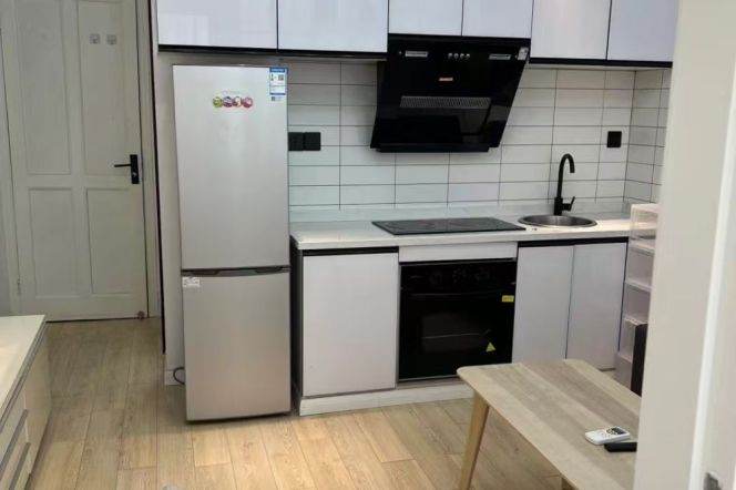 Bright 1Br w. Oven @W. Nanjing Rd Station