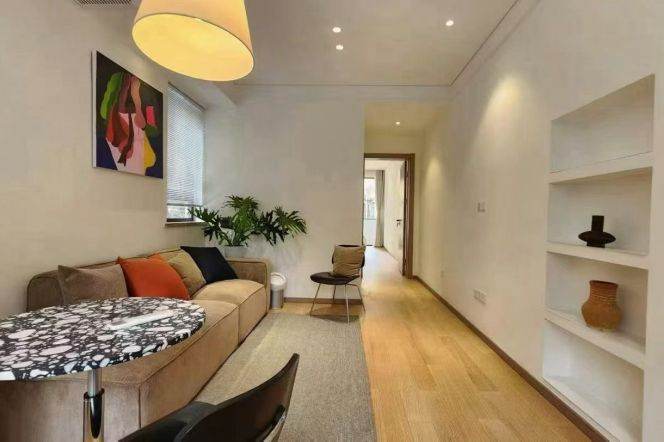 Jing'an changping rd 1 br modern Apt &balcony &open kitchen 11K
