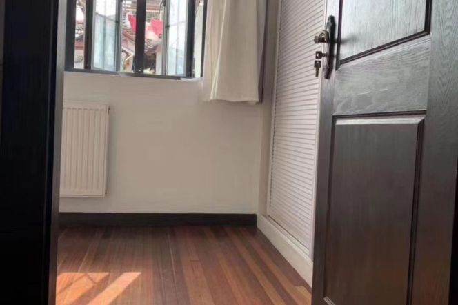 Nice terrace 2Brs/1Lr/1Bt apt nr South shanxi rd,M1/10/12
