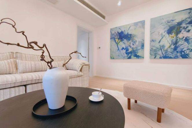 Spacious 3br 2lr 2baths/brand furniture/elevator/bright room,Caoxi rd@L11/3