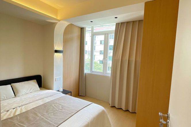West Yan'an rd/modern 1br 1lr/with central AC/floor heating/oven,@L3/4