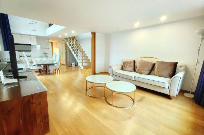 2br, 2btr, big window wall, good view, next to subway & malls, key, 11.5k