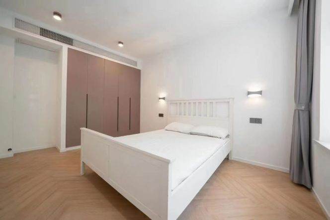  Spacious 3-Bedroom Ground Floor Apartment with Private 60sqm Garden