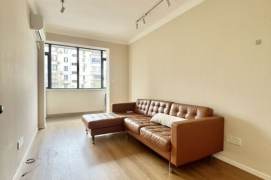 Jing'an Yanping rd 2 br elevator Apt &floor heating &oven 10.5K