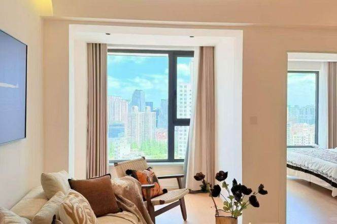 L3/4 West Yan'an Rd St.| 1Br, high floor view, fully equipped, lovely decoration
