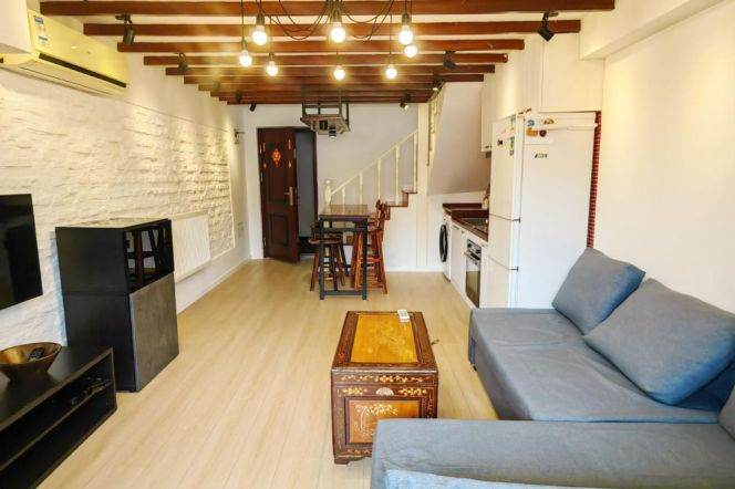 Unique duplex 1 br with open balcony in Old XuHui ,easy walking to DaPuQiao. L 9/12 JiaShan RdSt.